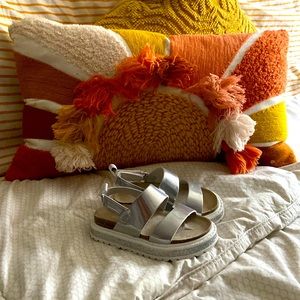 Kids metallic sandals